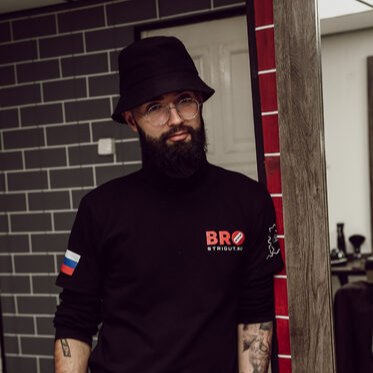 Топ-барбер Иван — BRO СтриГУТ, Екатеринбург